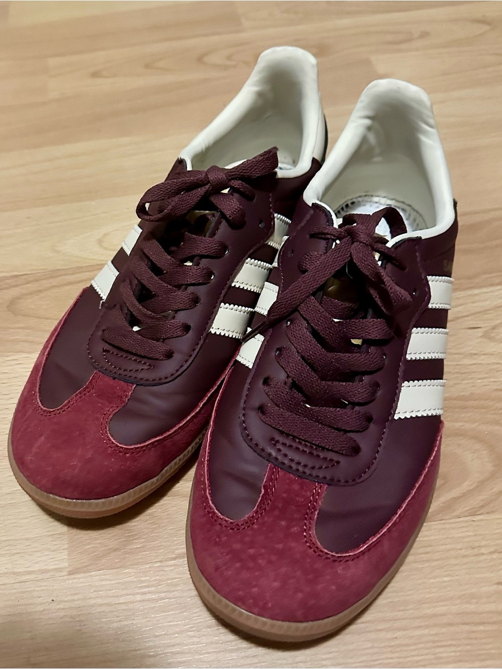adidas Men's Burgundy and White Athletic Sneakers 7.5M/9W